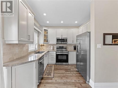 1005 Holdsworth Crescent, Milton, ON - Indoor Photo Showing Kitchen With Double Sink