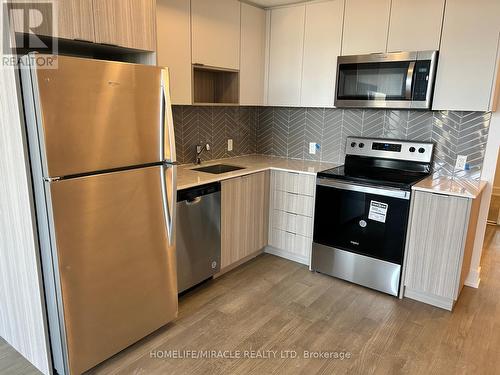 705W - 202 Burnhamthorpe Road E, Mississauga, ON - Indoor Photo Showing Kitchen With Stainless Steel Kitchen With Upgraded Kitchen