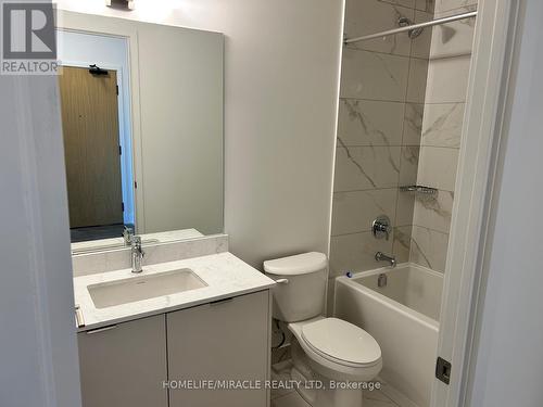 705W - 202 Burnhamthorpe Road E, Mississauga, ON - Indoor Photo Showing Bathroom