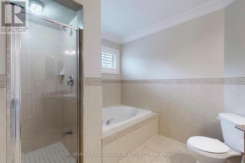 160 Estate Garden Drive, Richmond Hill, ON - Indoor Photo Showing Bathroom