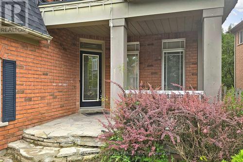 160 Estate Garden Drive, Richmond Hill, ON - Outdoor With Exterior