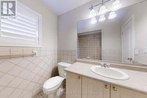 160 Estate Garden Drive, Richmond Hill, ON - Indoor Photo Showing Bathroom