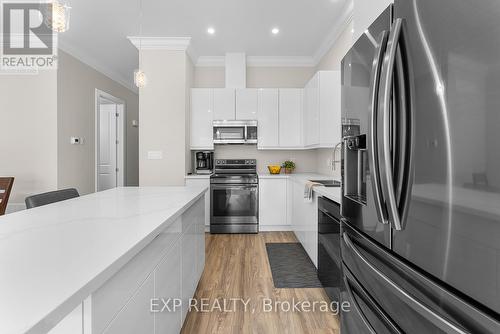 1030 Hansler Road, Welland, ON - Indoor Photo Showing Kitchen With Upgraded Kitchen