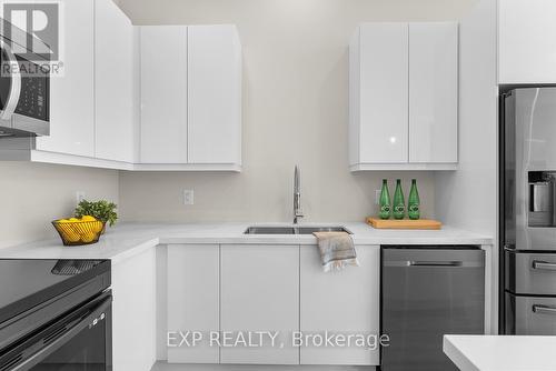 1030 Hansler Road, Welland, ON - Indoor Photo Showing Kitchen