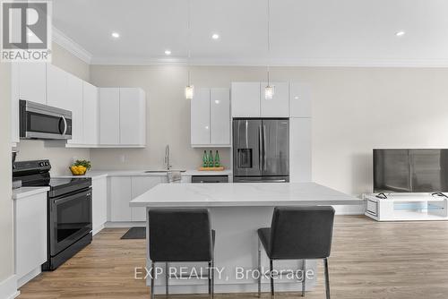 1030 Hansler Road, Welland, ON - Indoor Photo Showing Kitchen With Upgraded Kitchen