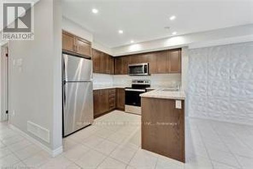 9B - 85 Mullin Drive, Guelph, ON - Indoor Photo Showing Kitchen