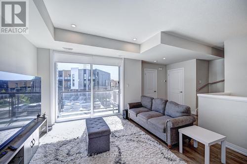 261 Woodbine Avenue, Kitchener, ON - Indoor Photo Showing Living Room