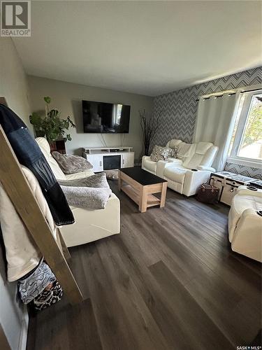 628 1St Street W, Kelvington, SK - Indoor Photo Showing Living Room