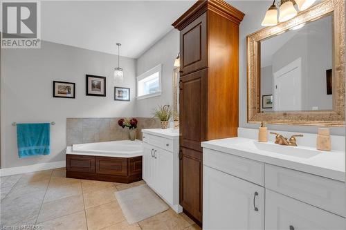 Ensite bath - 207 Carloway Trail, Huron-Kinloss, ON - Indoor Photo Showing Bathroom