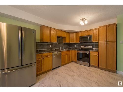 13840 24 St Nw, Edmonton, AB - Indoor Photo Showing Kitchen