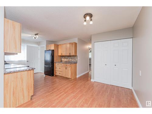 16938 101 St Nw, Edmonton, AB - Indoor Photo Showing Kitchen