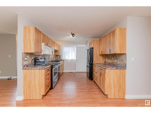 16938 101 St Nw, Edmonton, AB - Indoor Photo Showing Kitchen