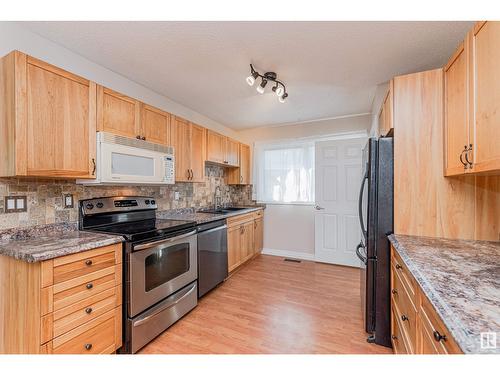 16938 101 St Nw, Edmonton, AB - Indoor Photo Showing Kitchen