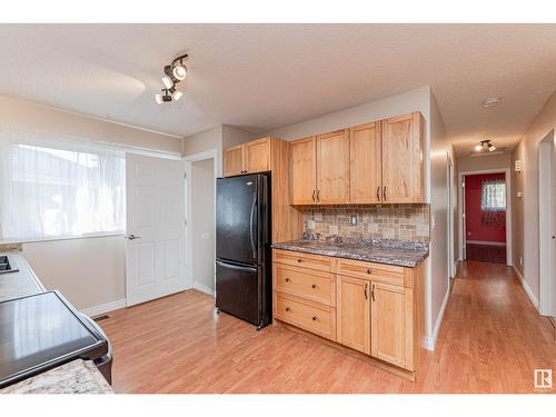 16938 101 St Nw, Edmonton, AB - Indoor Photo Showing Kitchen