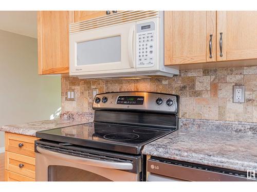 16938 101 St Nw, Edmonton, AB - Indoor Photo Showing Kitchen