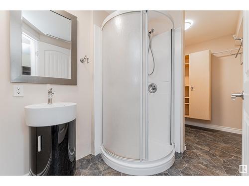 16938 101 St Nw, Edmonton, AB - Indoor Photo Showing Bathroom