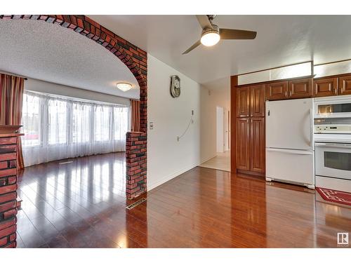 13224 66 St Nw, Edmonton, AB - Indoor Photo Showing Kitchen