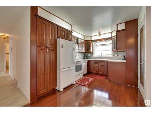 13224 66 St Nw, Edmonton, AB - Indoor Photo Showing Kitchen