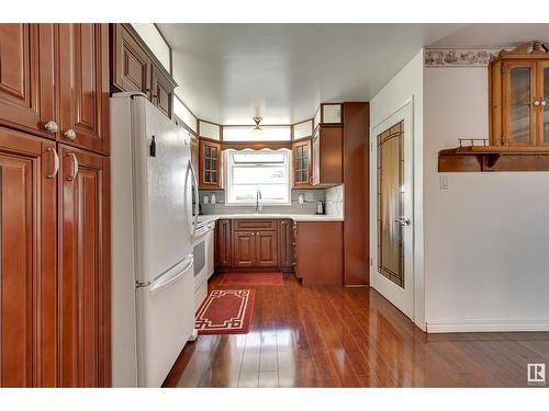 13224 66 St Nw, Edmonton, AB - Indoor Photo Showing Kitchen