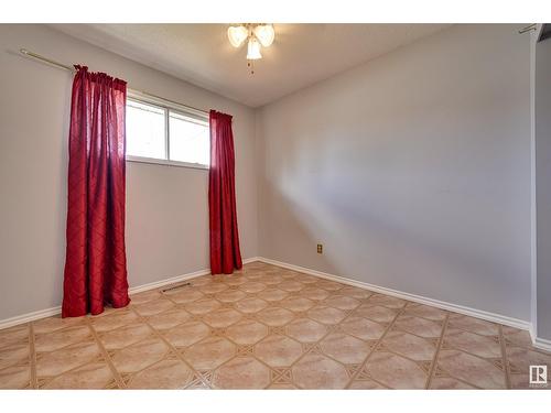 13224 66 St Nw, Edmonton, AB - Indoor Photo Showing Other Room