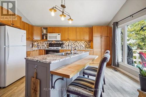 20855 Brunon Avenue, Kawartha Lakes, ON - Indoor Photo Showing Kitchen