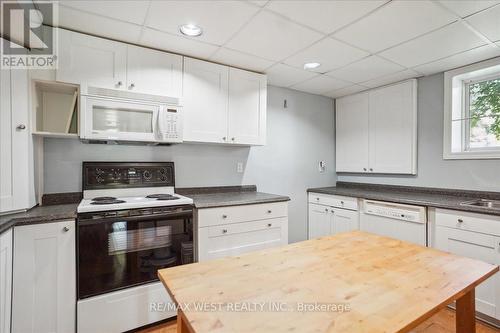 20855 Brunon Avenue, Kawartha Lakes, ON - Indoor Photo Showing Kitchen