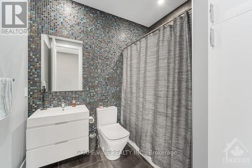 315 Crestview Road, Ottawa, ON - Indoor Photo Showing Bathroom