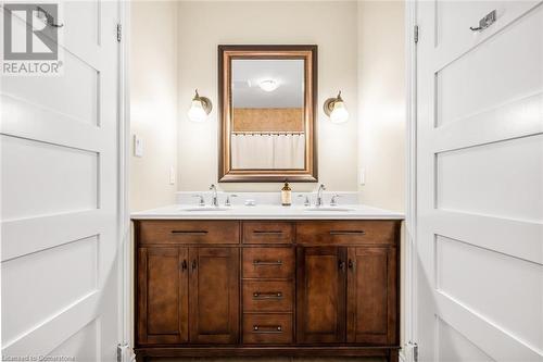 1068 Wyatt Road, Hamilton, ON - Indoor Photo Showing Bathroom