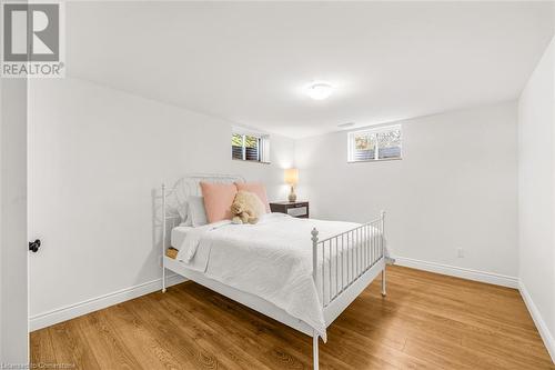 1068 Wyatt Road, Hamilton, ON - Indoor Photo Showing Bedroom