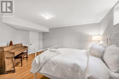 1068 Wyatt Road, Hamilton, ON - Indoor Photo Showing Bedroom