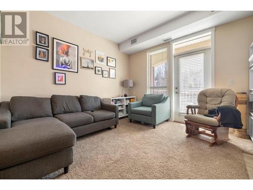 1990 Upper Sundance Drive Unit# 3215, West Kelowna, BC - Indoor Photo Showing Living Room