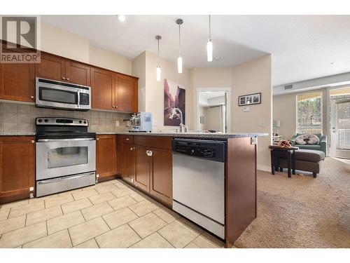 1990 Upper Sundance Drive Unit# 3215, West Kelowna, BC - Indoor Photo Showing Kitchen With Double Sink