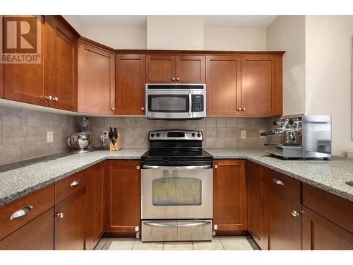 1990 Upper Sundance Drive Unit# 3215, West Kelowna, BC - Indoor Photo Showing Kitchen