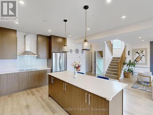 158 Mount Albion Road, Hamilton, ON - Indoor Photo Showing Kitchen With Upgraded Kitchen