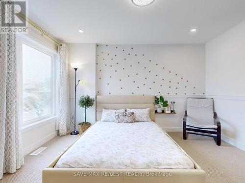 158 Mount Albion Road, Hamilton, ON - Indoor Photo Showing Bedroom