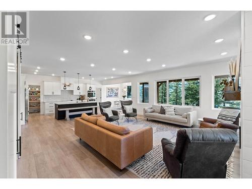 460 Shuswap Chase Cr Road, Chase, BC - Indoor Photo Showing Living Room