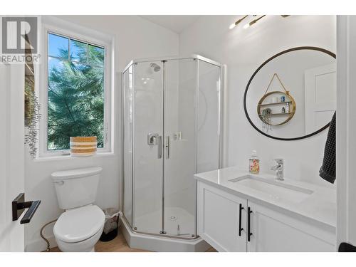 460 Shuswap Chase Cr Road, Chase, BC - Indoor Photo Showing Bathroom