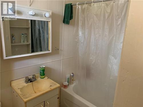 458 Third Street, Cornwall, ON - Indoor Photo Showing Bathroom