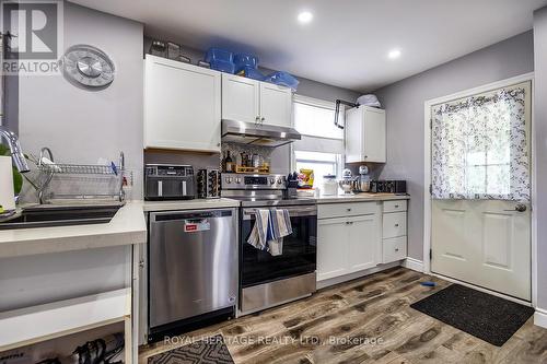 285 Jarvis Street, Oshawa (O'Neill), ON - Indoor Photo Showing Kitchen