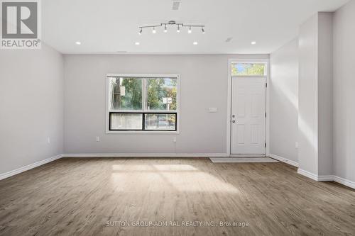 658 Dundas Street W, Toronto, ON - Indoor Photo Showing Other Room