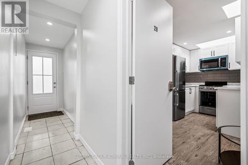 658 Dundas Street W, Toronto, ON - Indoor Photo Showing Kitchen