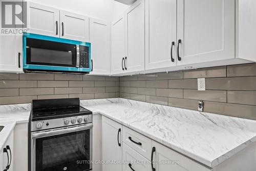 658 Dundas Street W, Toronto, ON - Indoor Photo Showing Kitchen