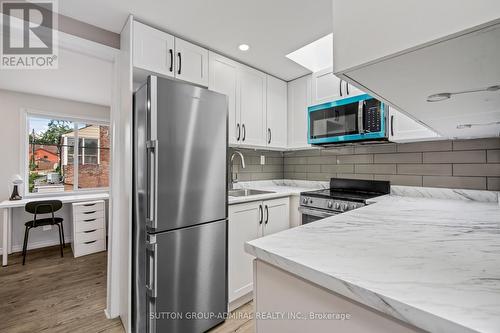 658 Dundas Street W, Toronto, ON - Indoor Photo Showing Kitchen