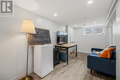 658 Dundas Street W, Toronto, ON - Indoor