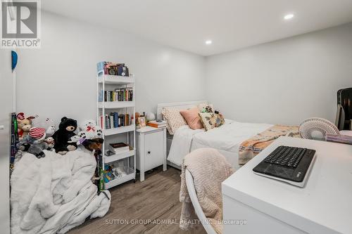 658 Dundas Street W, Toronto, ON - Indoor Photo Showing Bedroom