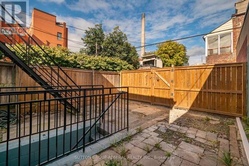 658 Dundas Street W, Toronto, ON - Outdoor