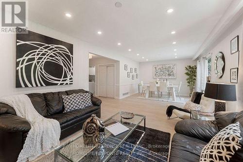 919 Streamway Crescent, Mississauga, ON - Indoor Photo Showing Living Room