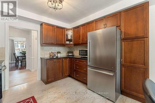 919 Streamway Crescent, Mississauga, ON - Indoor Photo Showing Kitchen