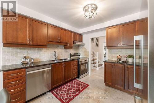 919 Streamway Crescent, Mississauga, ON - Indoor Photo Showing Kitchen