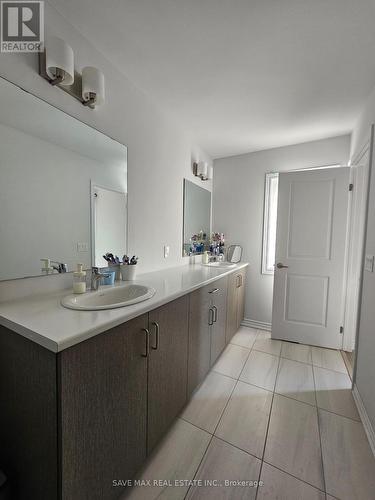 1084 Lockie Drive, Oshawa, ON - Indoor Photo Showing Bathroom